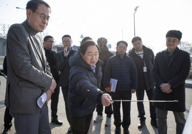 남양주시, 미금로 병목구간 확장공사 2026년 착공 목표(사진1. 지난해 1월, 대광위원장과 현장 점검하는 주광덕 시장)