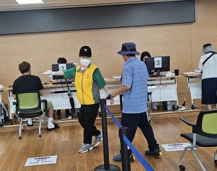 파주시 조리읍 실버경찰대, ‘민생회복 소비쿠폰 민원안내 서포터즈’운영…고령자 사회참여 기회 확대