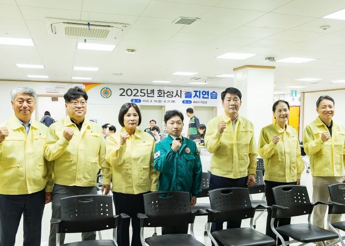 배정수 의장 및 화성특례시의회 시의원 방문 기념 사진