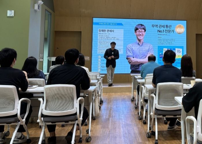 지난 15일 광명시인생플러스센터에서 1일차 일정으로 관내 중소기업을 위한 맞춤형 교육프로그램이 진행되고 있다.