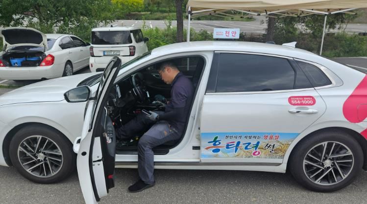 천안시가 고령 택시 운수종사자를 대상으로 ‘인공지능형 페달 오조작 방지장치’ 설치를 지원했다.
