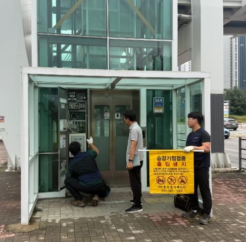 천안시 동남구, 보행육교 점검나서… 안전한 통행환경 조성