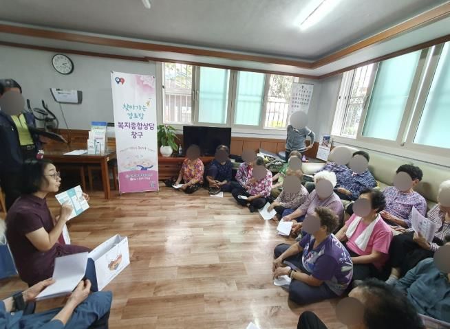 온양2동 온천20·21통 경로당에서 진행된 찾아가는 보건복지상담창구 운영 모습