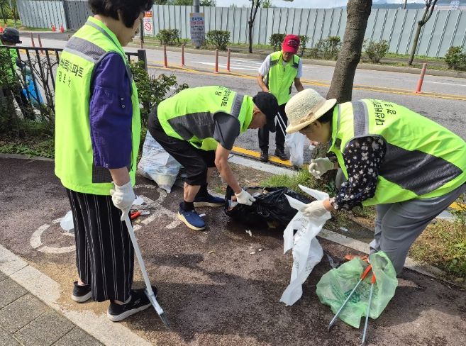 옥정2동 대성베르힐옥정더센트로아파트 경로당,단지 주변 환경정화 활동 실시