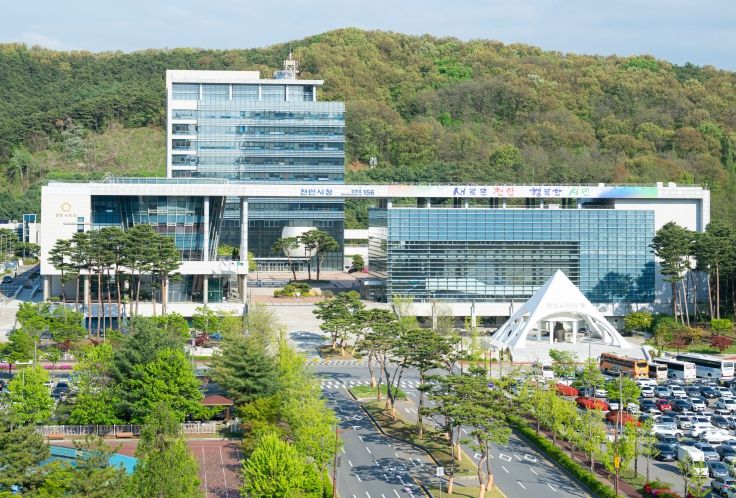 1. 천안시청 전경.