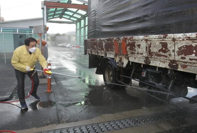 송기섭 군수 방역 현장 방문 사진