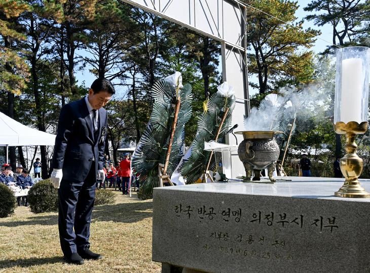 김동근 시장이 11월 5일 ‘자유수호희생자 합동위령제’에서 민간인 호국영령들을 추모하고 있다.