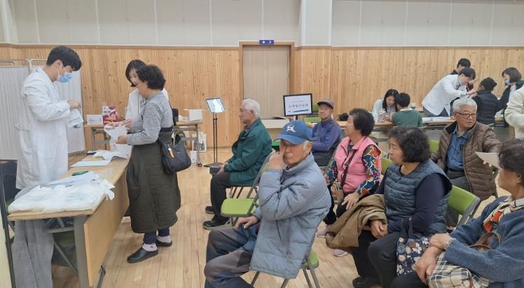 강원대생 100여명, 횡성군 공근면에서 따뜻한 손길 펼쳐