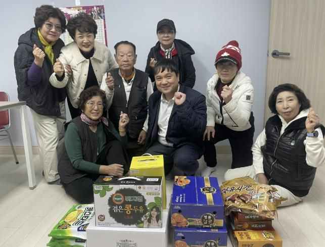 동두천시 생연2동 한국자유총연맹, 모랫말경로당 위문 물품 전달