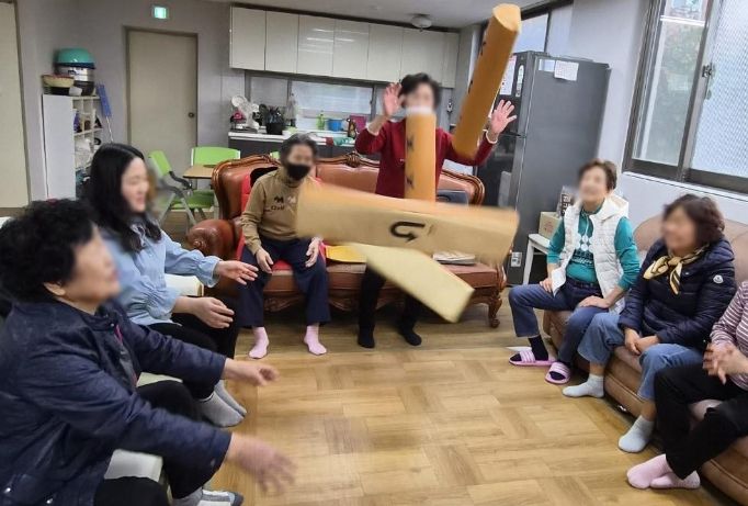 청주오창도서관, 찾아가는 어르신 독서케어