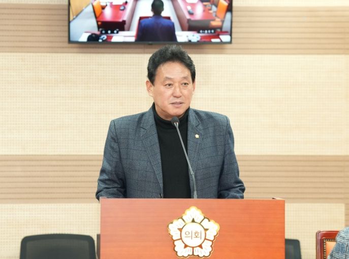조례를 발의하고 있는 이춘호 의원