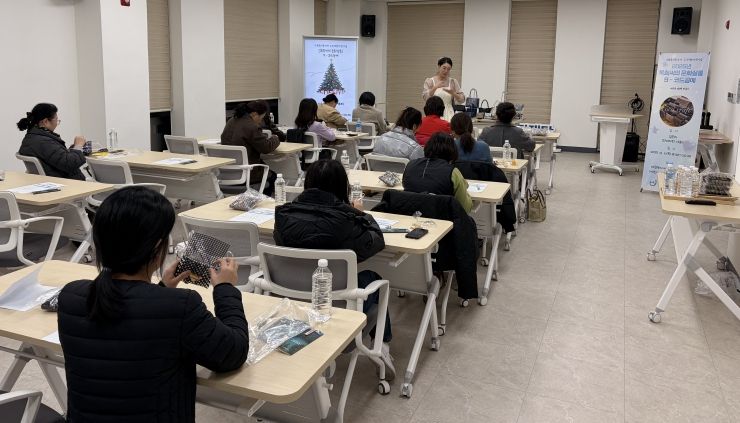 제천복지재단,「복희씨의 문화살롱」코드공예 실시