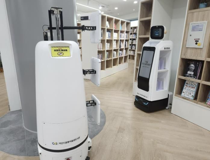 음봉어울샘도서관 장서 점검 로봇 및 대출·반납 종합 로봇