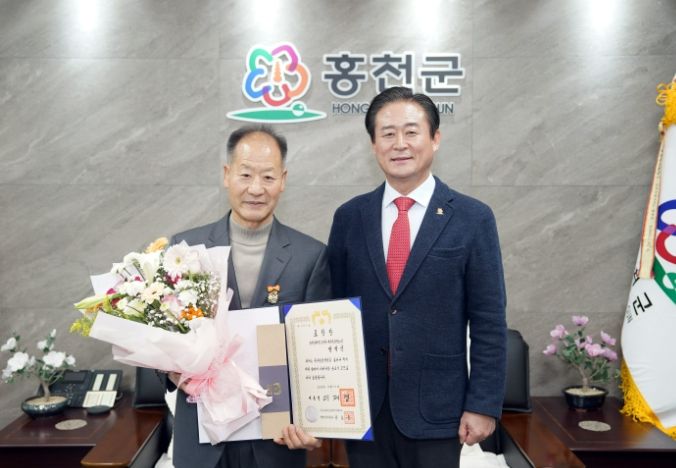 홍천군 정석신 씨, 국가상징 선양 공로로 대통령 표창