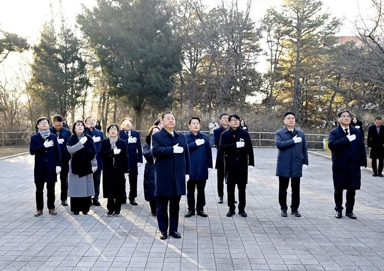 파주시, 2026 신년 현충탑 참배로 새해 시작