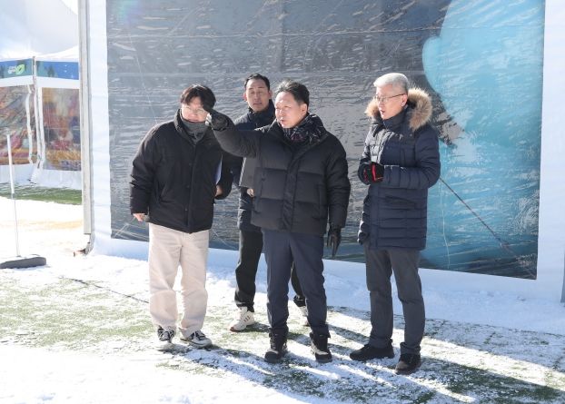 신병대 청주부시장, 생명누리공원 눈썰매장 운영 중간점검. 사진(오른쪽에서 두번째 신병대 부시장)