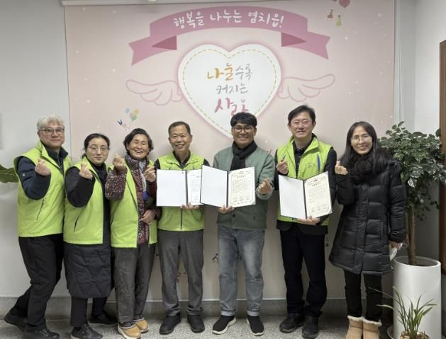 염치읍 행복키움추진단–아산시사회적기업협의회 후원 재협약식 모습