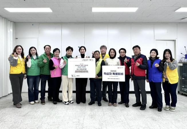 구리시 교문1동, 민관 협력으로 적십자 특별회비 270만 원 전달