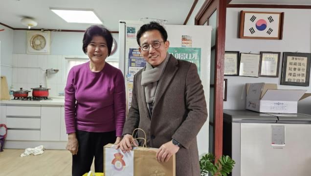 시흥시 군자동, 경로당 18곳 찾아 설맞이 위문