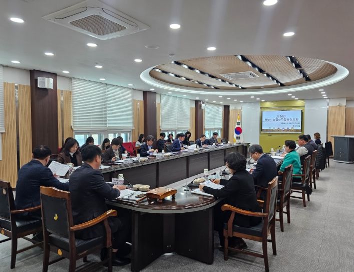 1. 천안시농업기술센터가 26일 천안시농업산·학협동심의회를 진행하고 있다.