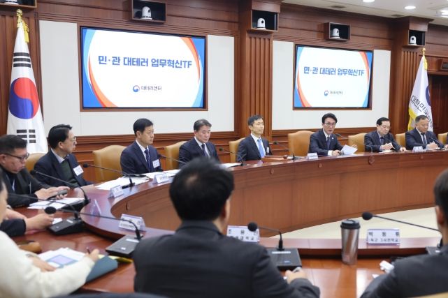 김민석 국무총리가 26일 세종대로 정부서울청사에서 열린 민·관 대테러 업무혁신 TF 2차 전체 회의를 주재하고 있다.